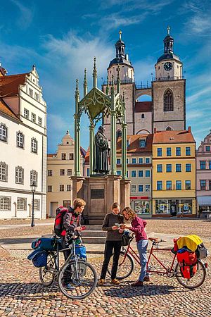 Radfahrer auf dem Wittenberger Marktplatz